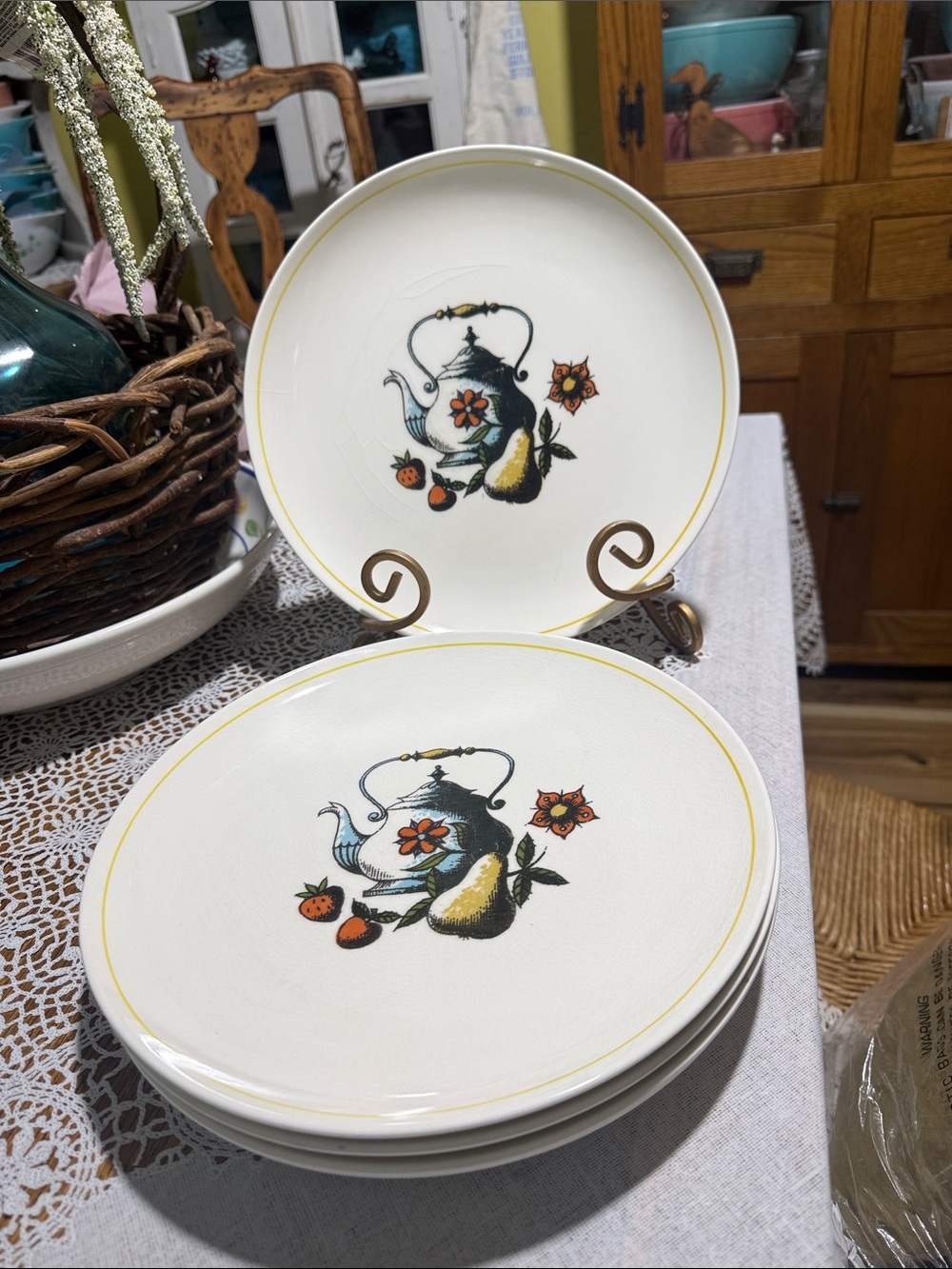 Vintage Holt Howard strawberry tea kettle 1964 yellow rim plate set of 5